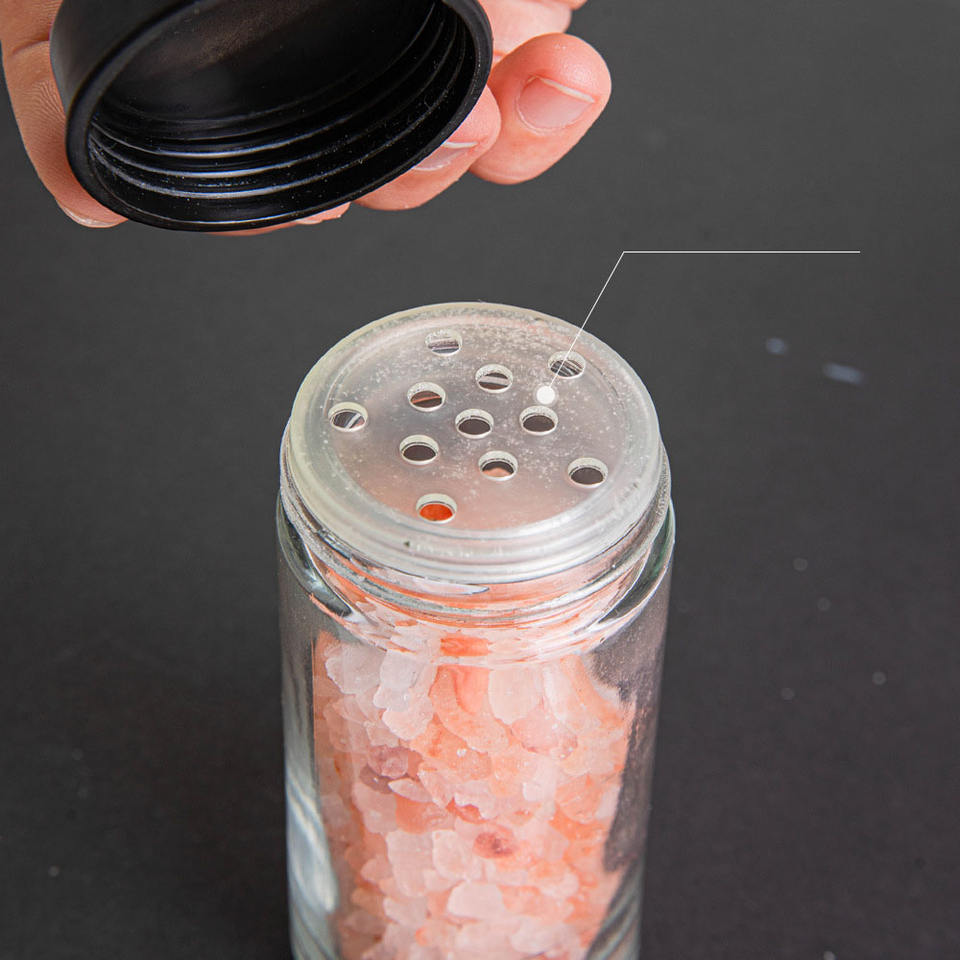 رف توابل دوار بسعة 18 برطمانًا - منظم مطبخ بزاوية 360 درجة مع برطمانات شفافة قابلة لإعادة التعبئة